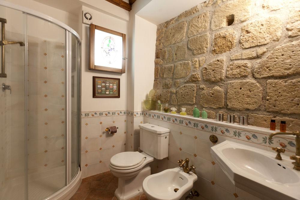 La Casa Degli Archi Hotel Pitigliano Bagian luar foto