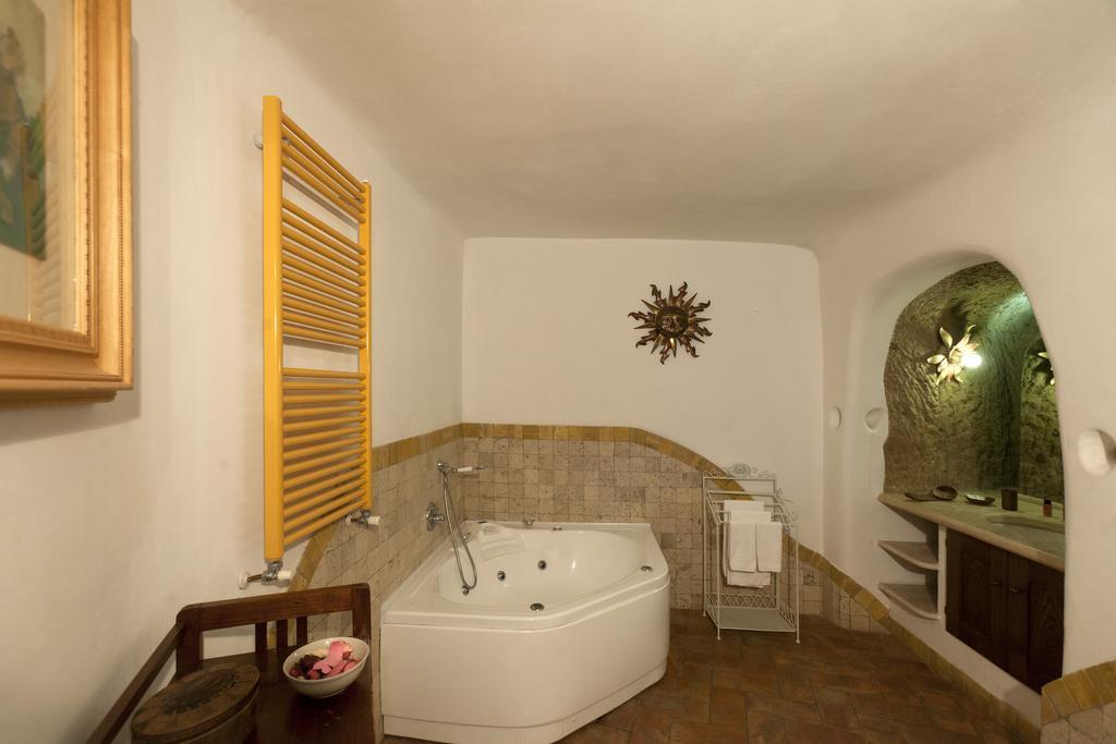 La Casa Degli Archi Hotel Pitigliano Bagian luar foto