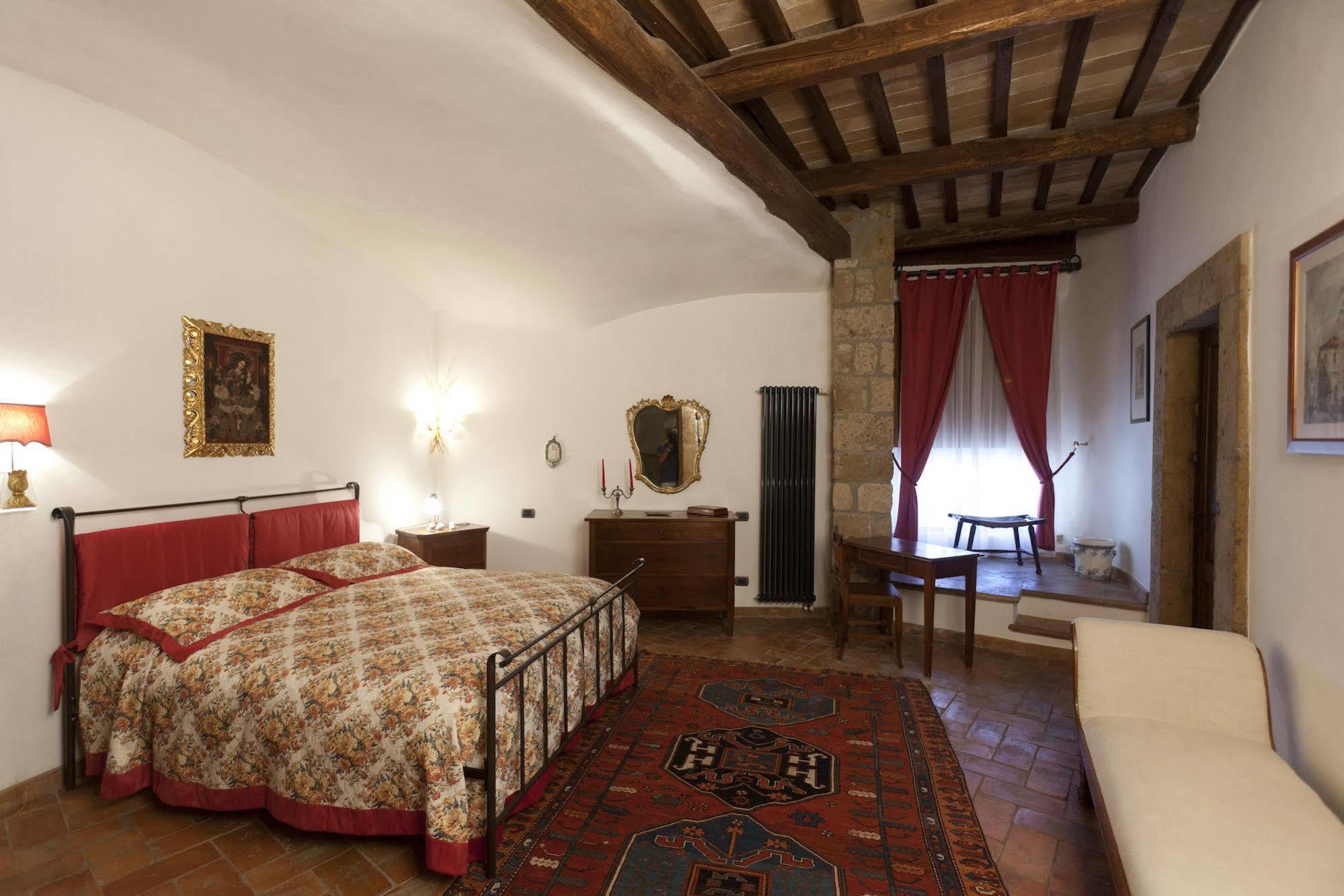La Casa Degli Archi Hotel Pitigliano Bagian luar foto