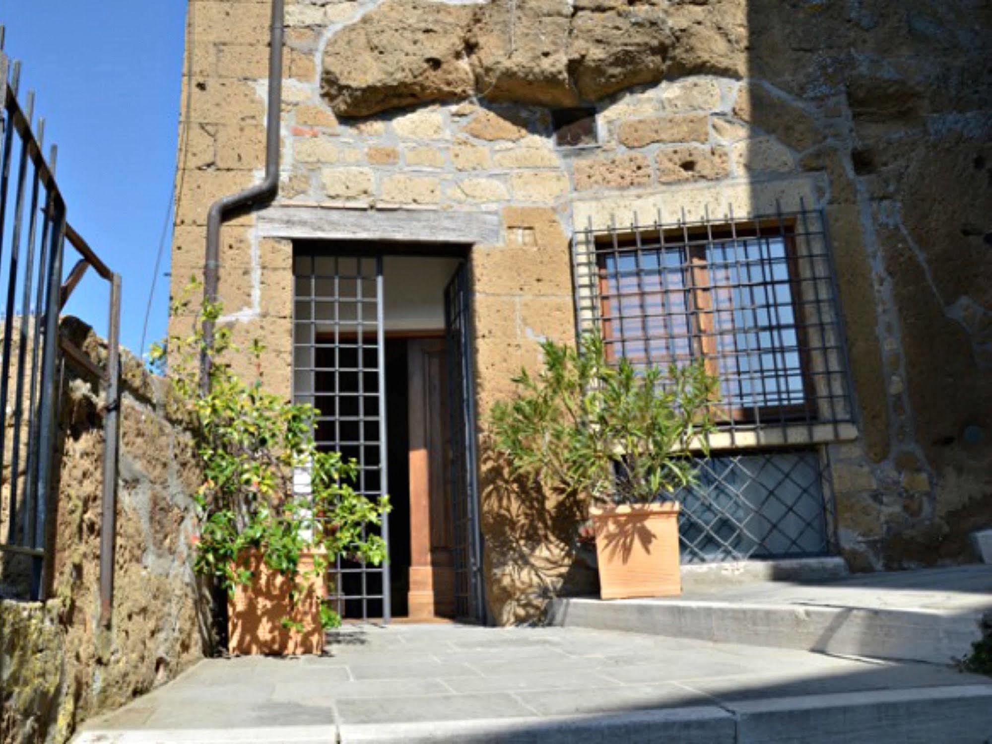 La Casa Degli Archi Hotel Pitigliano Bagian luar foto