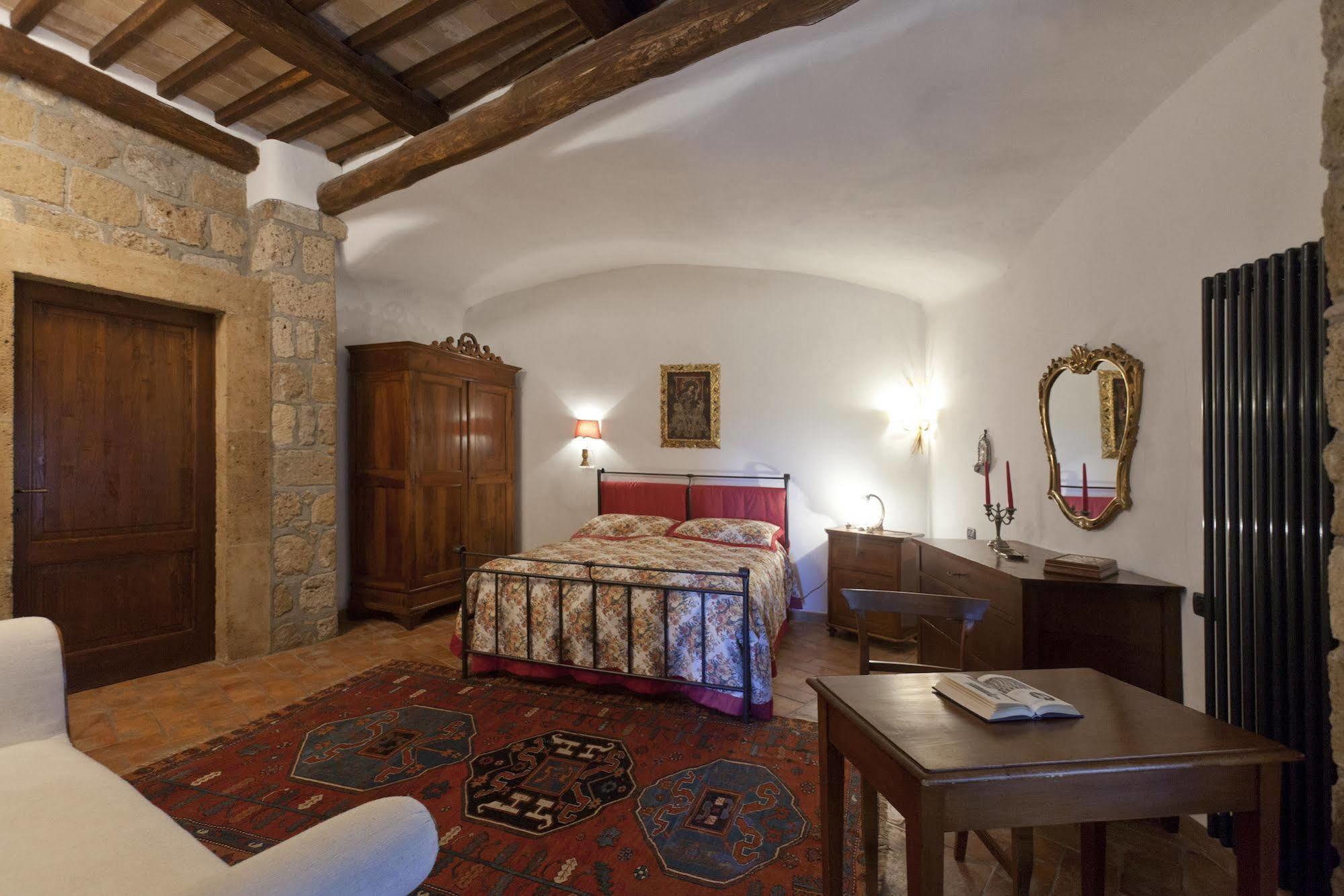 La Casa Degli Archi Hotel Pitigliano Bagian luar foto